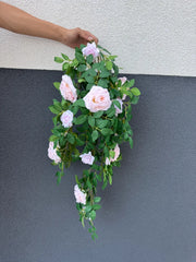 Plantă artificială curgătoare cu trandafiri și frunze decorative, 108 cm, diverse culori, Ruyidecor