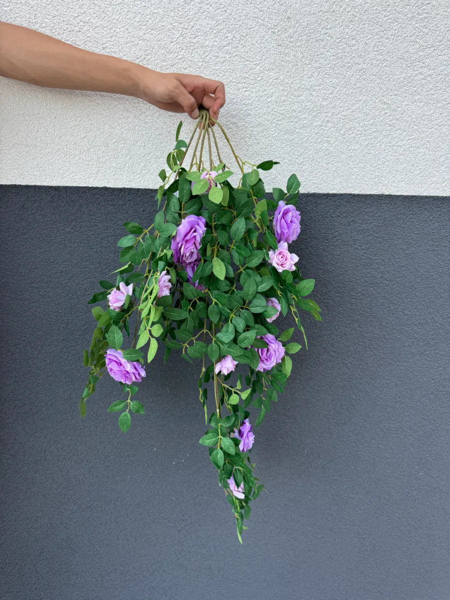 Plantă artificială curgătoare cu trandafiri și frunze decorative, 108 cm, diverse culori, Ruyidecor
