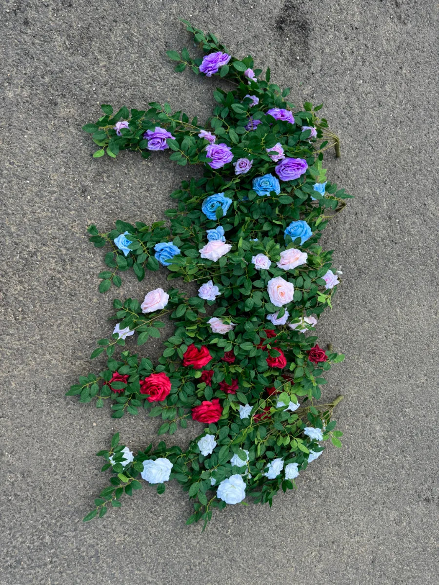 Plantă artificială curgătoare cu trandafiri și frunze decorative, 108 cm, diverse culori, Ruyidecor