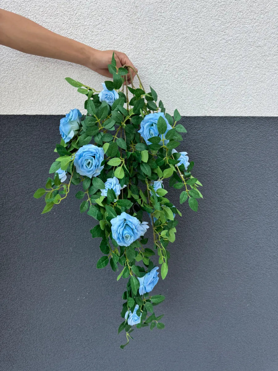 Plantă artificială curgătoare cu trandafiri și frunze decorative, 108 cm, diverse culori, Ruyidecor