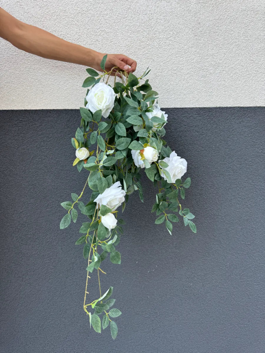 Plantă artificială curgătoare cu trandafiri și frunze decorative, 105 cm, Ruyidecor