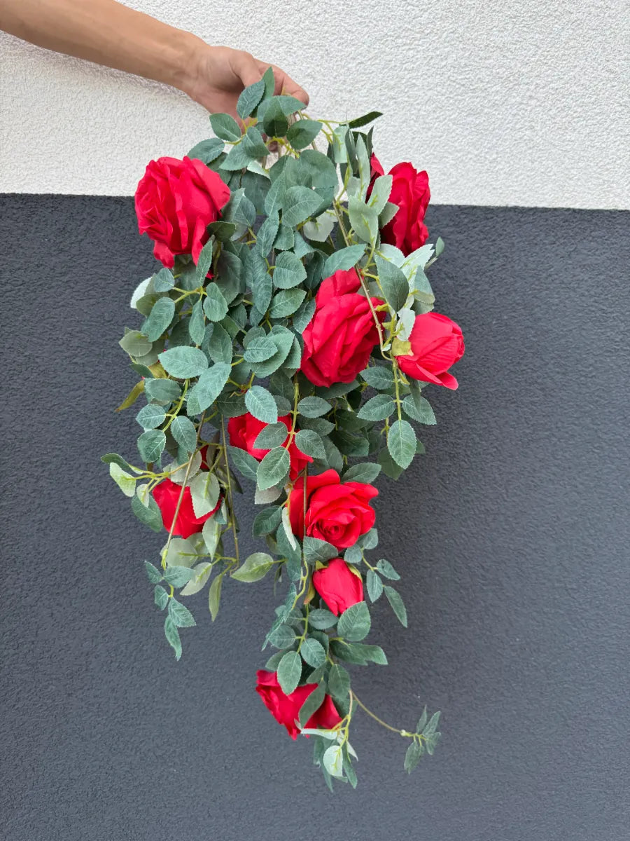 Plantă artificială curgătoare cu trandafiri și frunze decorative, 105 cm, Ruyidecor