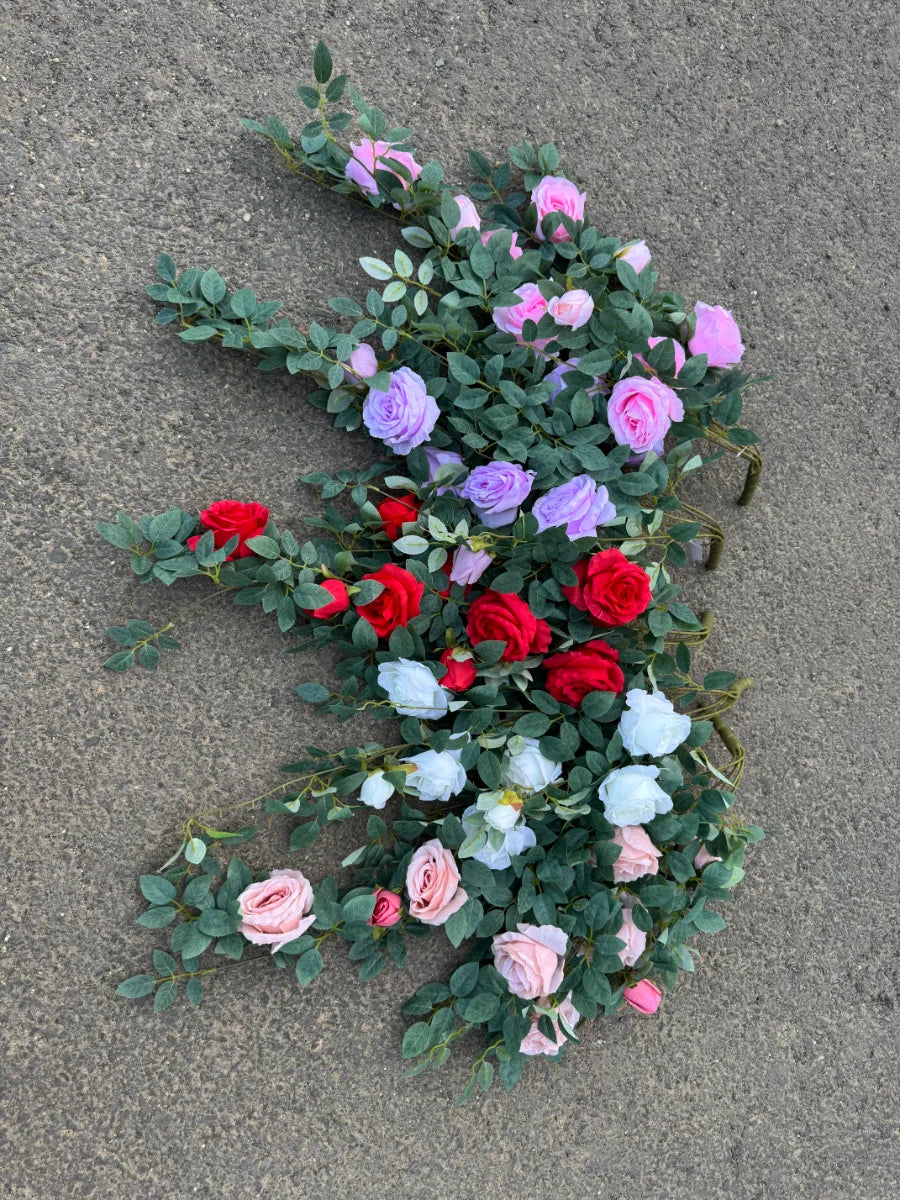Plantă artificială curgătoare cu trandafiri și frunze decorative, 105 cm, Ruyidecor