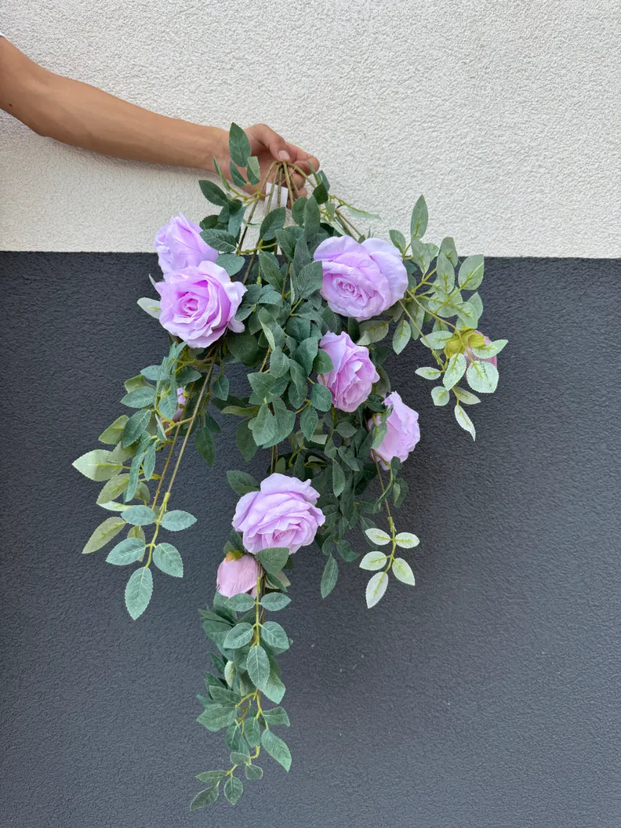 Plantă artificială curgătoare cu trandafiri și frunze decorative, 105 cm, Ruyidecor