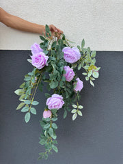 Plantă artificială curgătoare cu trandafiri și frunze decorative, 105 cm, Ruyidecor