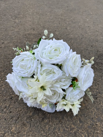 Buchet artificial cu flori albe și frunze decorative, 18 capete, 40 cm, Ruyidecor