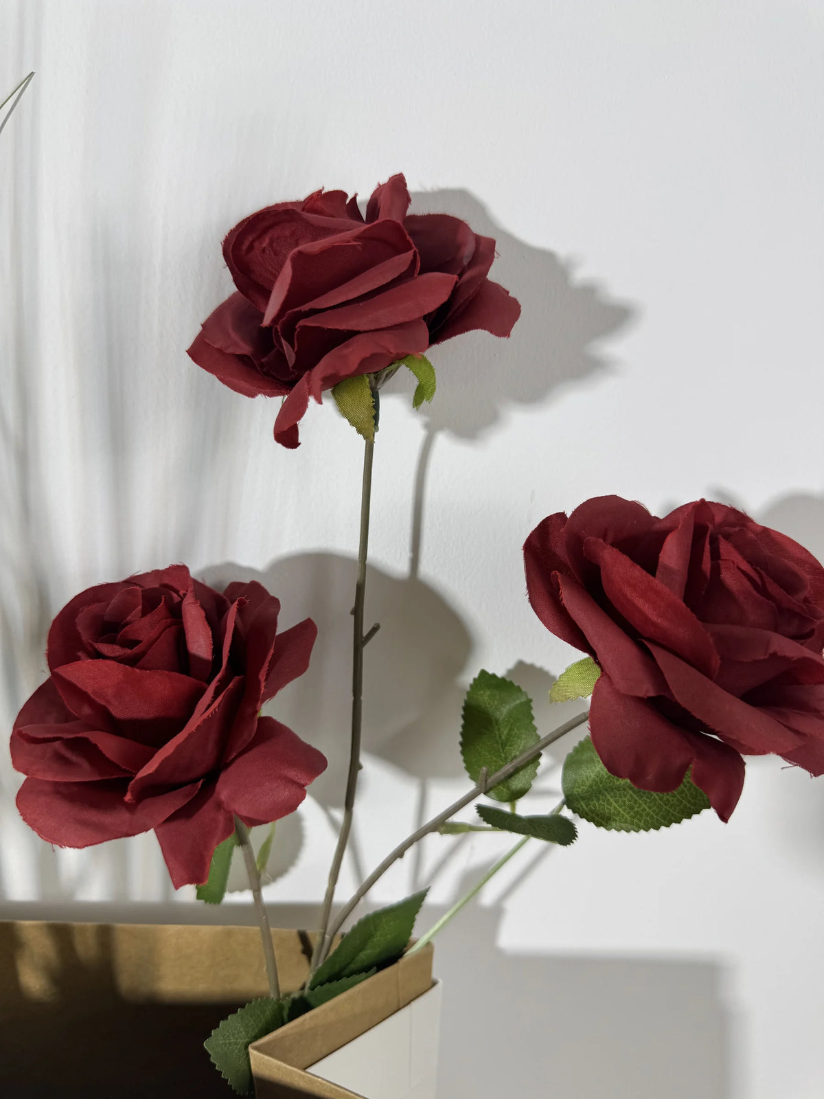 Trandafir artificial cu tija, 3 flori, 75 cm, bordo, Ruyidecor