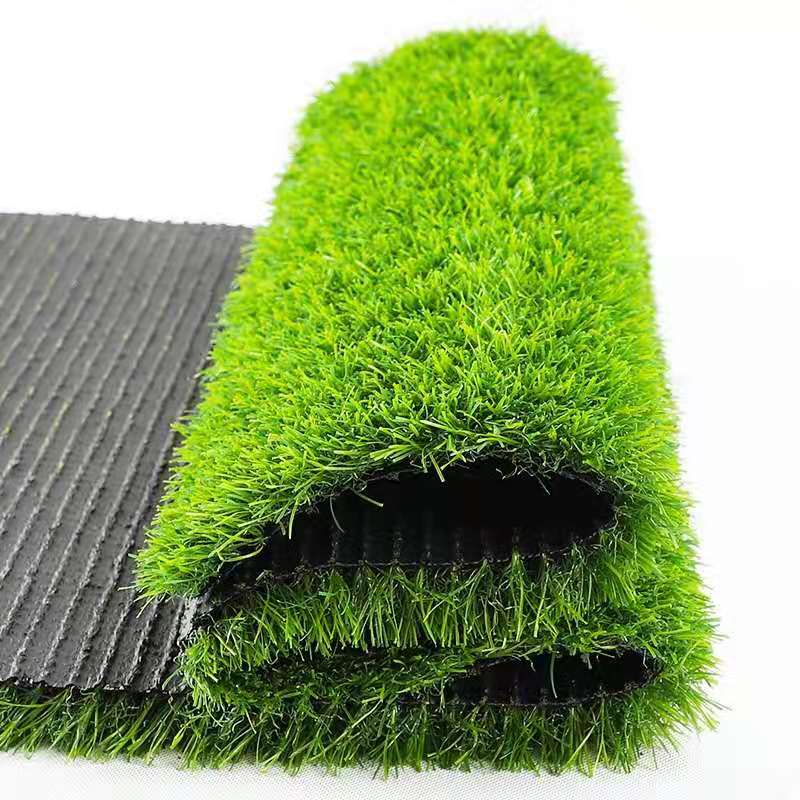 Covor iarbă artificială tip gazon , cu un aspect deosebit de iarba naturală: Latime 2*1 metri